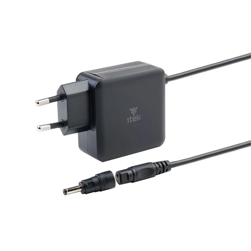 iTek Alimentatore Universale per Notebook con 12 connettori e porta USB 5V1A - 65 Watt